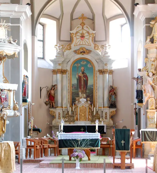 Interieur Prachtige Hongaarse Kerk Rechtenvrije Stockafbeeldingen