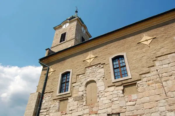 Belle Église Dans Village Hongrois Images De Stock Libres De Droits