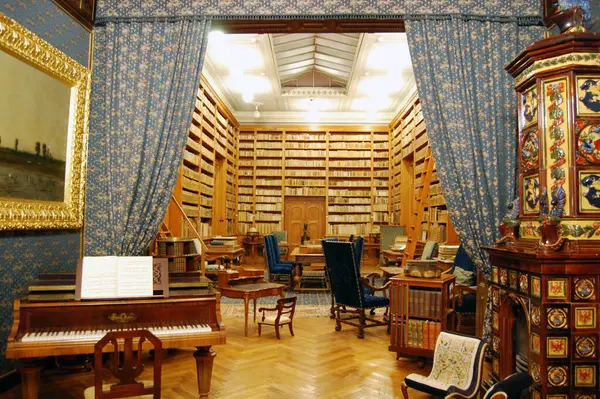 Biblioteksrum Betliar Manor Slovakien — Stockfoto