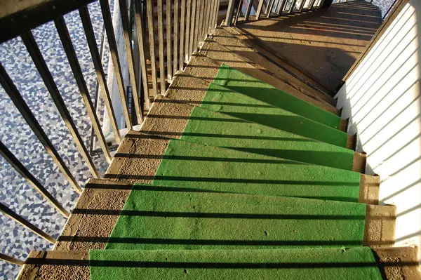 Ступеньки Зеленой Лестницы Солнечный Свет Телебашня Мисхоц Венгрия Стоковое Фото