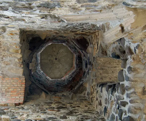 Alte Ziegelmauerstruktur Das Innere Eines Turms Vorgeschichte lizenzfreie Stockfotos
