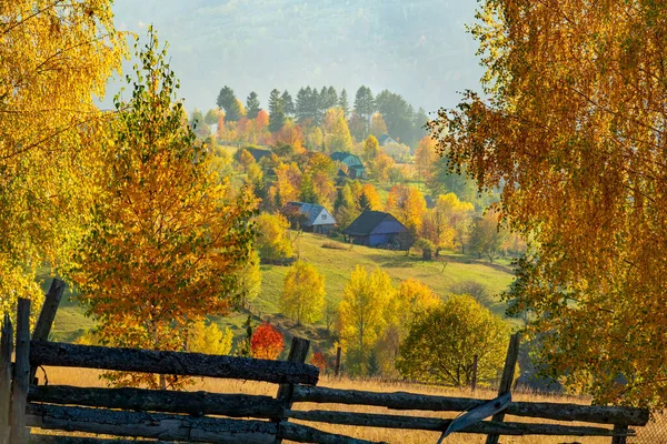 Malebná Vesnice Alpské Louce Podzim Pohlednice Karpat — Stock fotografie