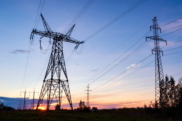 Sonnenuntergang Hinter Stromleitungen Und Strommasten Energiekrise Und Stromausfälle — Stockfoto