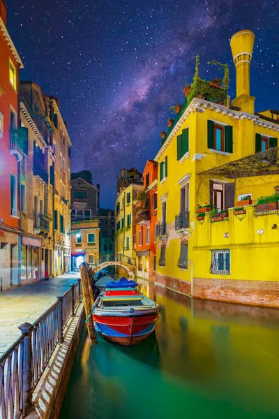 Romantische Straßen Und Kanäle Venedigs Bei Nacht Leere Straße Mit — Stockfoto