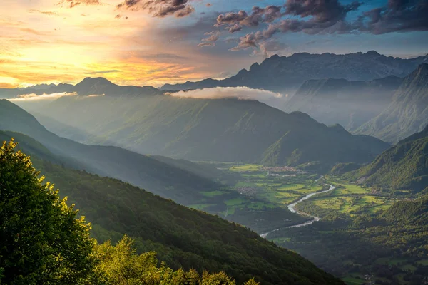 Nádherný Výhled Údolí Soca Město Kobarid Slovinsku Evropa Populární Turistické — Stock fotografie