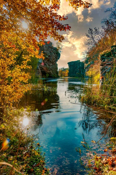 Colorful Autumn Scene Vertical Photo Beautiful Autumn Pond Evening — Stock Photo, Image