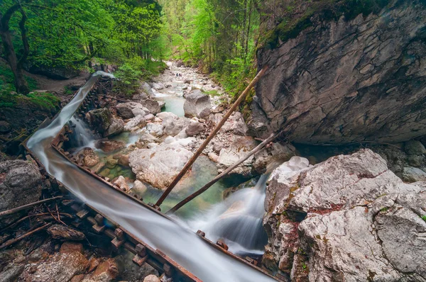Schöne Wassermühle Kaskade Der Bergschlucht Szene Den Bayerischen Alpen — Stockfoto