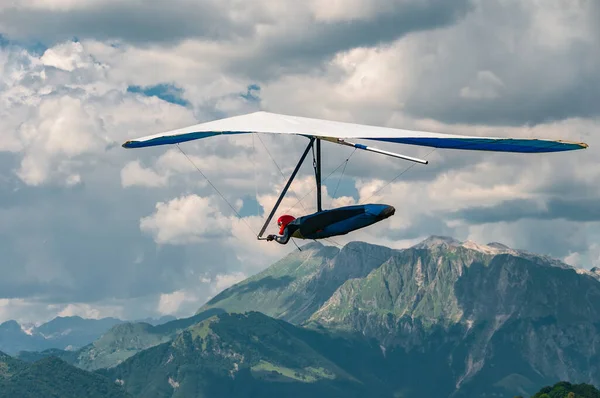 Hang Glider Pilot Soars Soca Valley Slovenia Julian Alps Mount — Stock Photo, Image