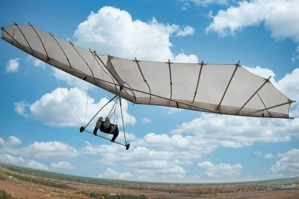 Vintage White Hang Glider Flies Sky View Back Learning Fly — Stock Photo, Image