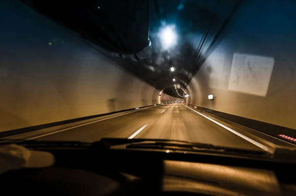 Prowadzenie Samochodu Tunelu Widok Tunel Autostrady Rozmyciem Ruchu Fotelika Przez — Zdjęcie stockowe