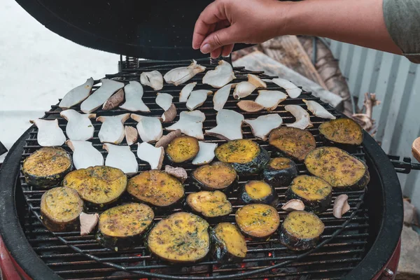 Cook Hand Pours Spices Grilled Vegetables Sliced Eggplants Mushrooms Barbeque — Stock Photo, Image