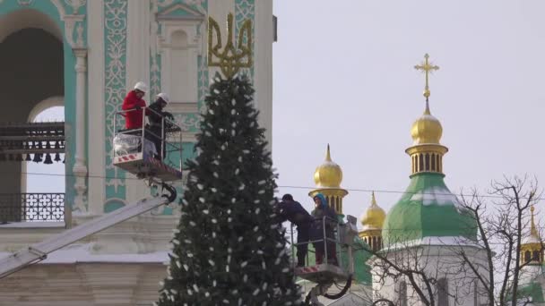 2023 Κίεβο Ουκρανία Διακόσμηση Μικρού Χριστουγεννιάτικου Δέντρου Που Δώρισαν Στην — Αρχείο Βίντεο