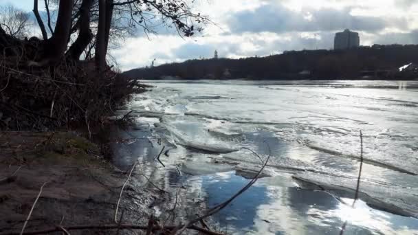 Frühling Und Schmelzendes Eis Auf Dem Fluss Dnipro Kiew Ukraine — Stockvideo