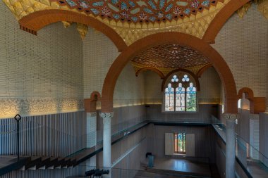 Mimar Llus Domnech i Montaner, Barcelona, Katalonya 'dan Santa Creu i Sant Pau Hastanesi' nin ana binasının iç manzarası ve koridorları.,