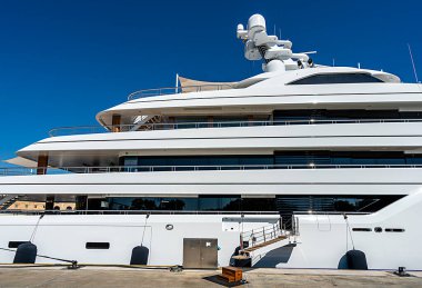 Barcelona Limanı, Katalonya, İspanya 'da süper yatlar