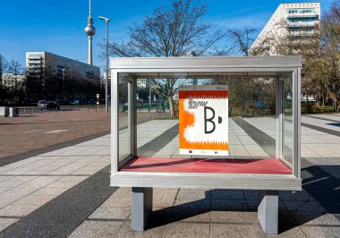 Karl-Marx-Allee 'deki Uluslararası Sinema Strausberger Platz, Berlin, Almanya