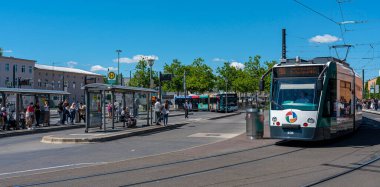Ana tren istasyonu ve tramvay Almanya, Brandenburg, Potsdam 'da duruyor.