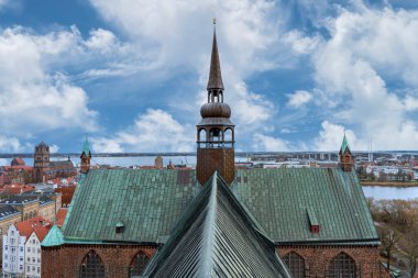 Almanya 'nın Mecklenburg-Batı Pomerania kentindeki Stralsund kentindeki Evangelische Pfarrkirche Sankt Marien' den görüntü