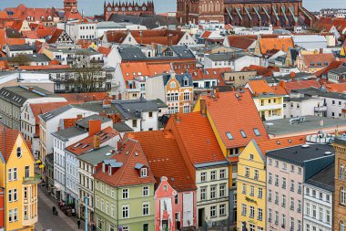 Almanya 'nın Mecklenburg-Batı Pomerania kentindeki Stralsund kentindeki Evangelische Pfarrkirche Sankt Marien' den görüntü