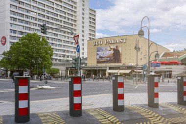 Truck lock, truck stop, Breitscheidplatz near the old cinema Zoo Palast, Berlin, Germany