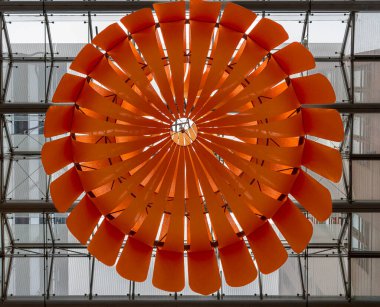 Oyun, Potsdamer Platz 'da kırmızı tavan lambaları, Berlin, Almanya