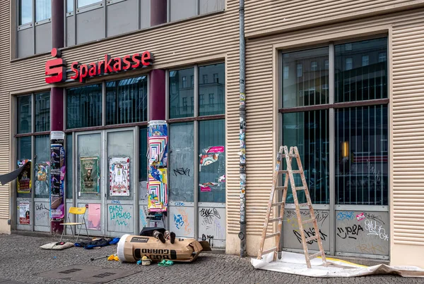 Cityscape Μπροστά Από Υποκατάστημα Του Sparkasse Στο Βερολίνο Prenzlauer Berg — Φωτογραφία Αρχείου