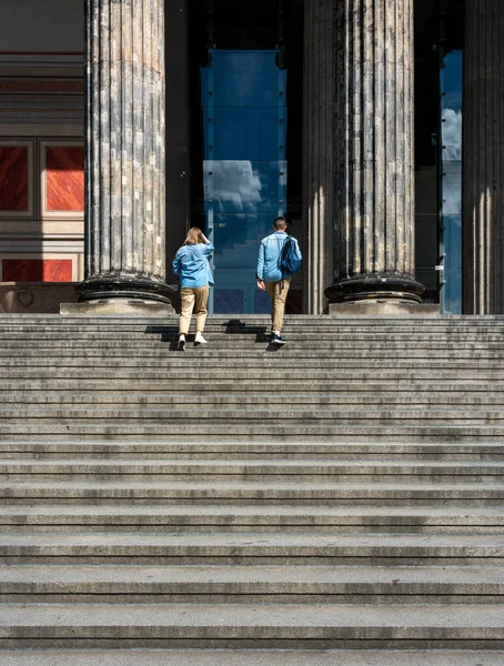 Museumsbesökare Altes Museum Berlin — Stockfoto