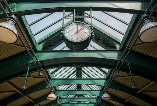 Reloj Estación Estación Eberswalder Strasse Berlín Alemania —  Fotos de Stock