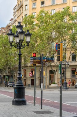 Süslü ve dekoratif fener, Passeig de Gracia, Barselona, Katalonya, İspanya