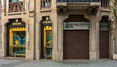 Houses and shops on Passeig de Gracia boulevard, Barcelona, Catalonia, Spain
