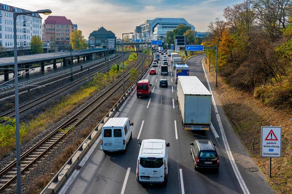 ドイツ ベルリンのウエストエンド駅のベルリンの街の高速道路 — ストック写真