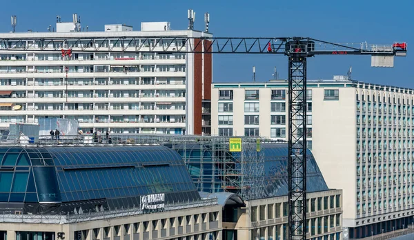 シティパレスの屋上テラスから 前景にラディソンSasホテルとアレクサンダー広場の住宅建築物への眺め — ストック写真
