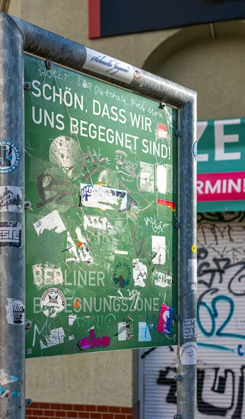Hinweisschild Begegnungszone Nollendorfplatz Berlin Deutschland — Stockfoto