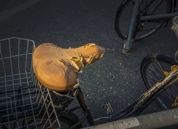 Raunioitunut Satula Polkupyörällä Berliini Saksa — kuvapankkivalokuva