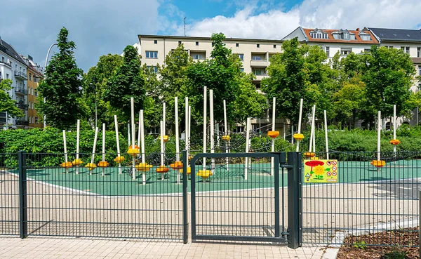 Parque Infantil Moderno Olivaer Platz Charlottenburg Wilmersdorf Berlim Alemanha — Fotografia de Stock