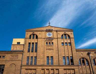 Kulturbrauerei, Schnhauser Allee, Prenzlauer Berg, Berlin 'deki fabrika binaları restore edildi.