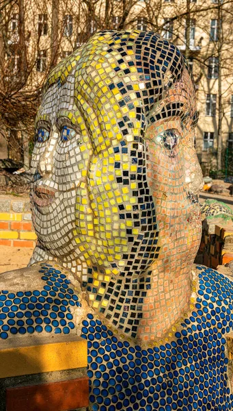 Mosaik Gesichter Kinderspielplatz Berlin Deutschland — Stockfoto