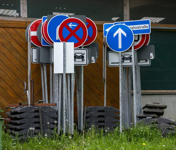 Gyűjtőhely Mindenféle Közlekedési Táblához Berlin Németország — Stock Fotó