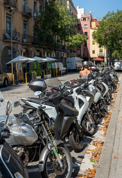 警察はバルセロナ カタルーニャ スペインの通りをパトロール — ストック写真