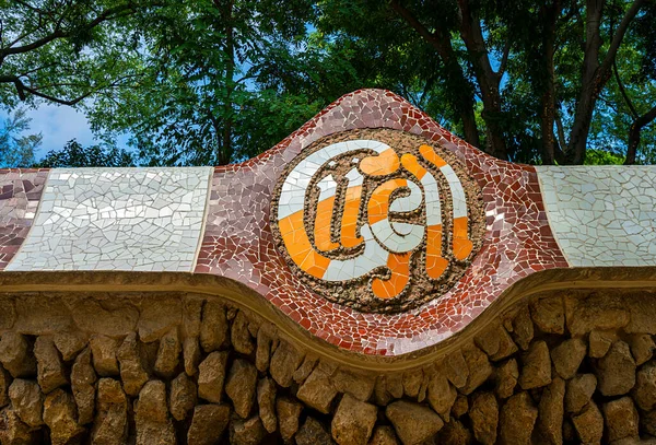 Park Guell Mosaic字体 Park Guell 巴塞罗那 加泰罗尼亚 西班牙 — 图库照片