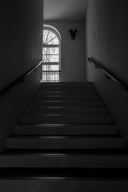 Siyah beyaz fotoğraf, belediye binasında merdiven boşluğu, Spandau, Berlin, Almanya