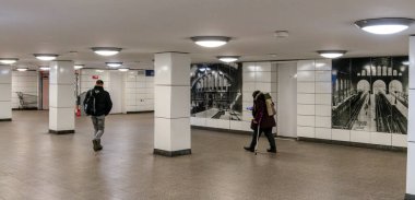S Bahnhof Anhalter Bahnhof, yeraltı, Berlin, Almanya