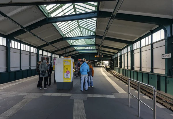 Υπόγειος Σταθμός Μετρό Gleisdreieck Friedrichshain Kreuzberg Βερολίνο Γερμανία — Φωτογραφία Αρχείου