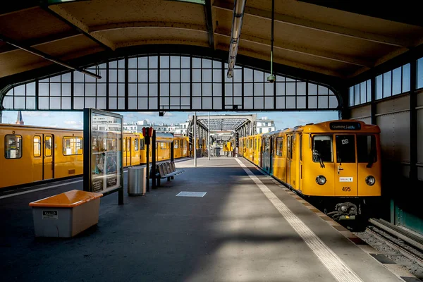 Stacja Metra Gleisdreieck Friedrichshain Kreuzberg Berlin Niemcy — Zdjęcie stockowe