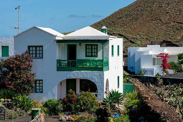 Villa Blanca Paisaje Volcánico Negro Lanzarote Islas Canarias España — Foto de Stock