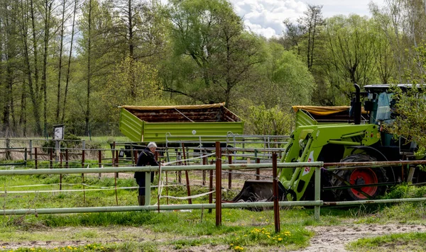 Tractor Farmer Work Field Reinickendorf Lbars Berlin Germany — 图库照片