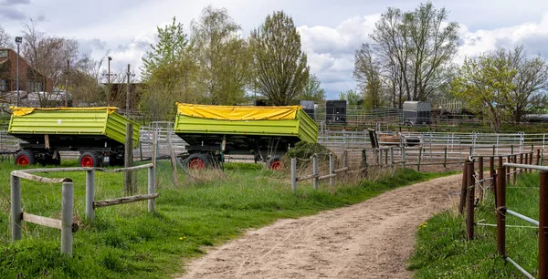Jordbruk Lastbil Släpvagn Ett Fält Berlin Tyskland — Stockfoto