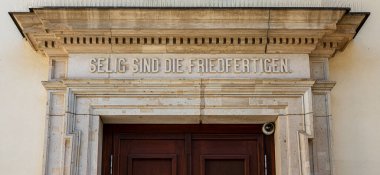 Alman Katedrali 'nin yan girişi, Jandarma, Berlin, Almanya