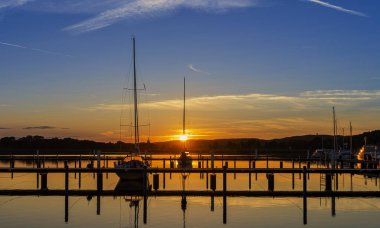 Sellin Limanı 'nda gün batımı yürüyüş alanı Sellin, Rgen, Almanya