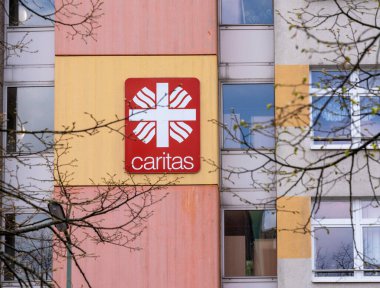 Şirket logosu, Caritas Kardinal Bengsch Yaşlılar Merkezi, Charlottenburger Ufer, Berlin, Almanya